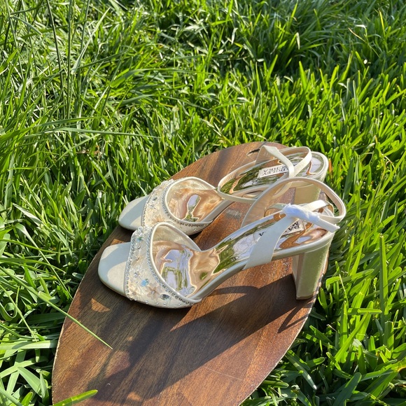 BADGLEY MISCHKA Tayten Block Heel Sandal size 10 ivory - Picture 13 of 13